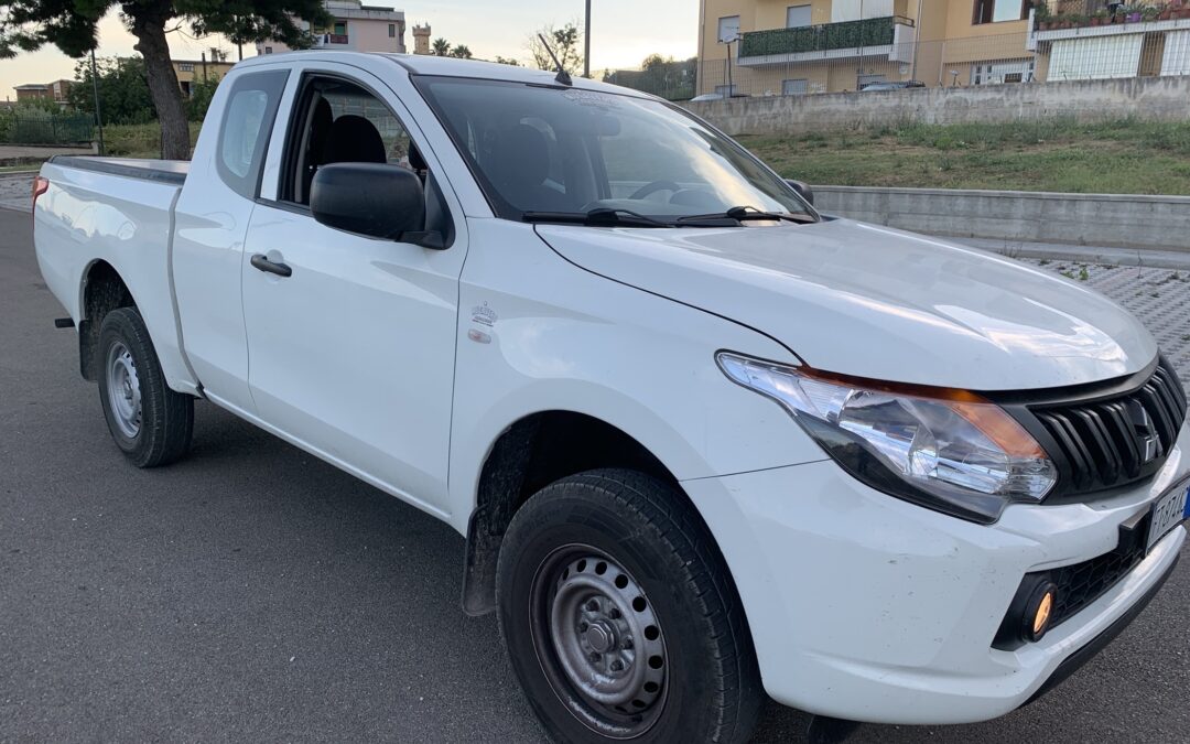 Mitsubishi L200 PickUp Autocarro 4 posti 4×4 153cv